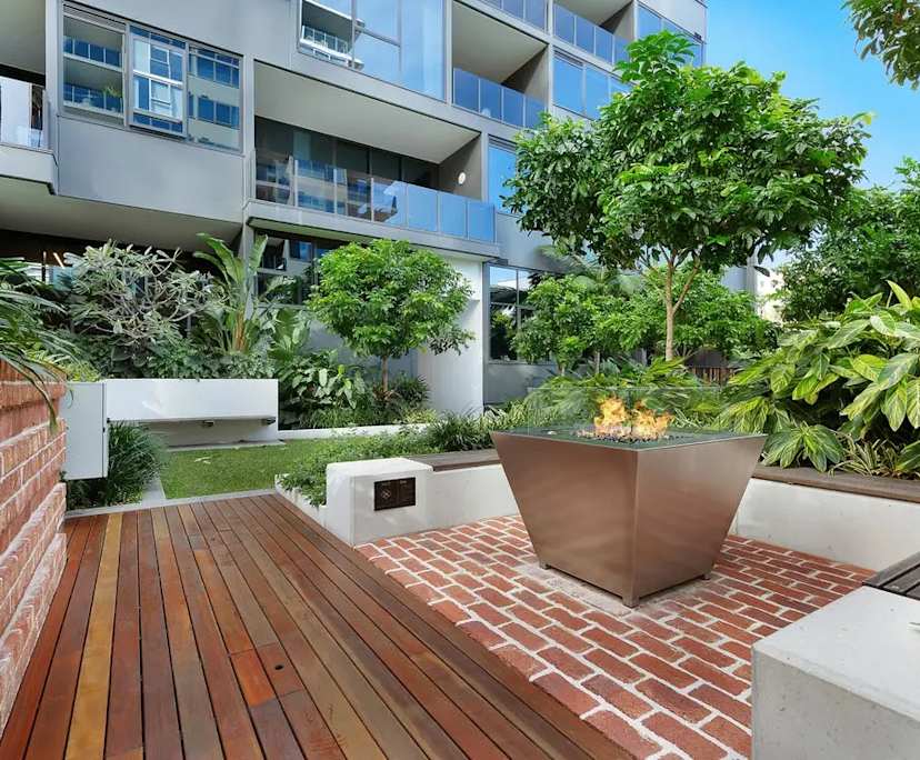 $375, Flatshare, 2 bathrooms, Newstead QLD 4006