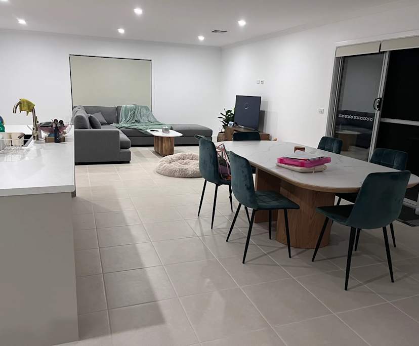 Room in a share house