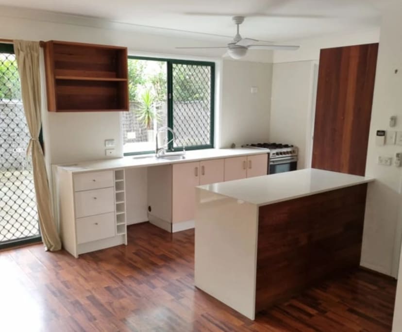 $325, Share-house, 3 bathrooms, Burleigh Heads QLD 4220