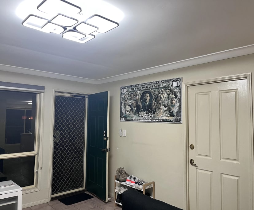Room in a share house
