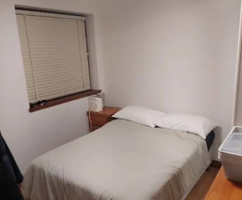 Furnished room in a flatshare