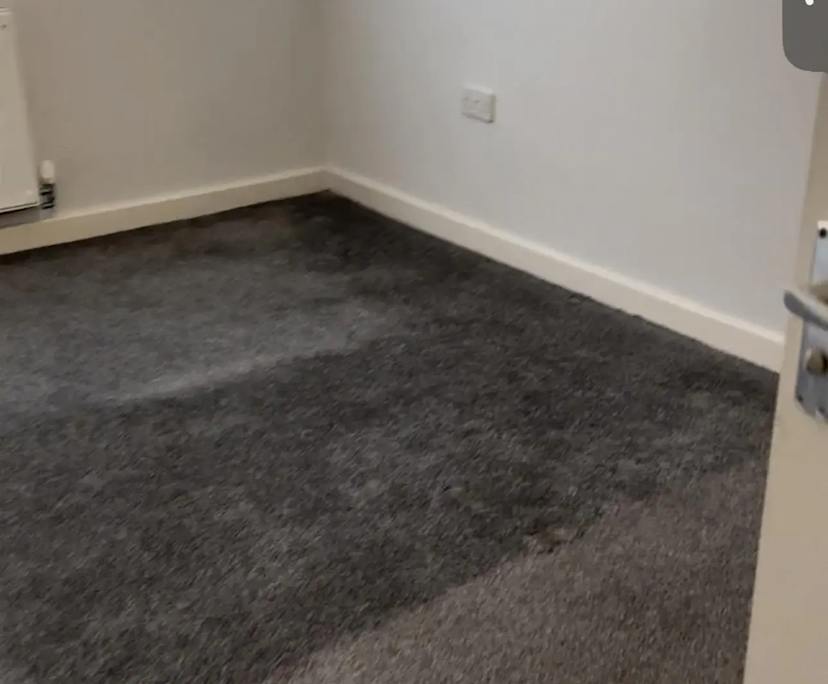 Unfurnished room in a flatshare