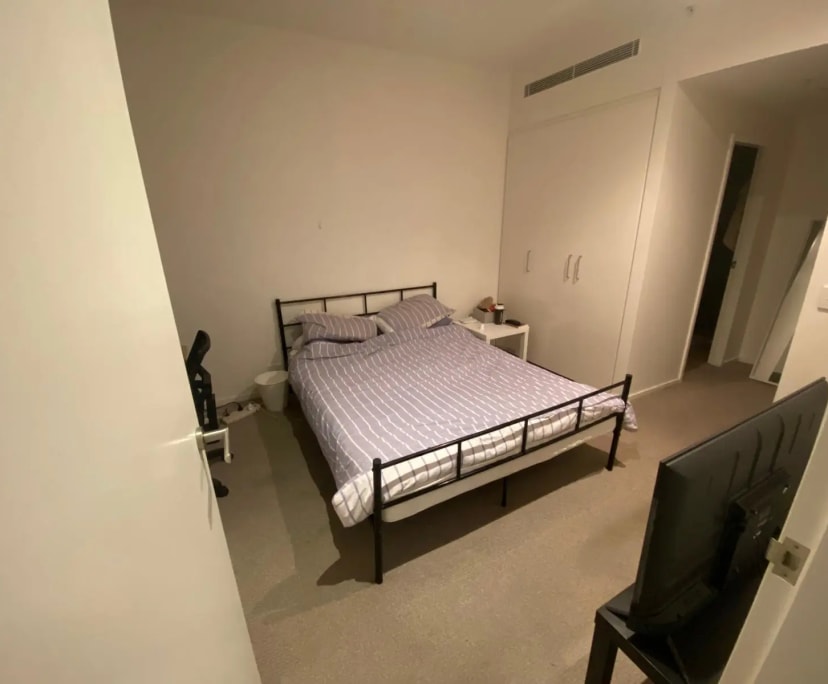 Furnished room with ensuite in a flatshare