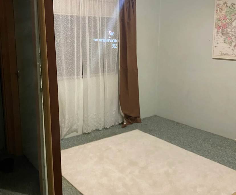 Unfurnished room in a flatshare