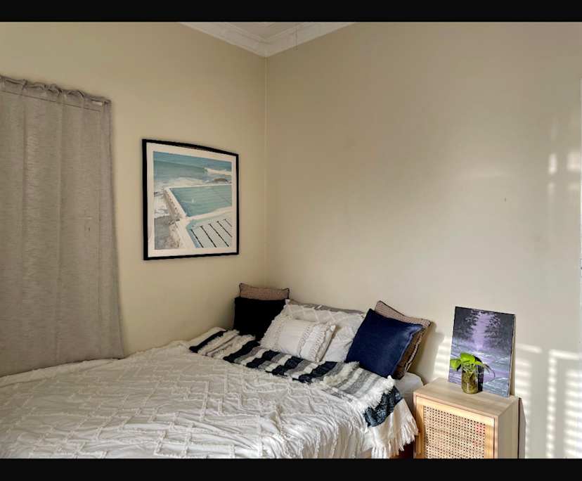 Furnished room in a flatshare