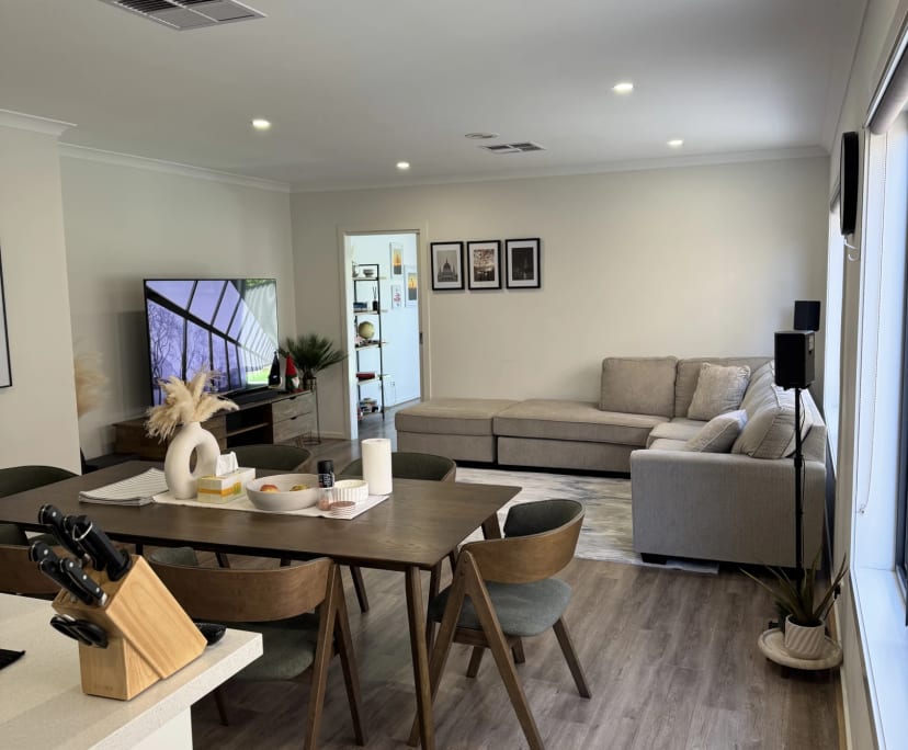 Unfurnished room with own bathroom