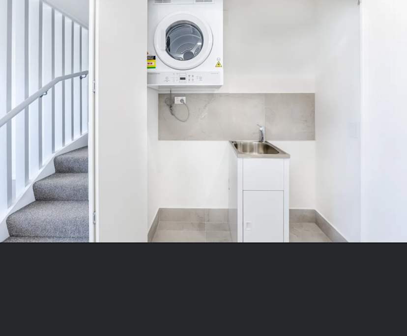 $970, Whole-property, 3 bathrooms, Hope Island QLD 4212