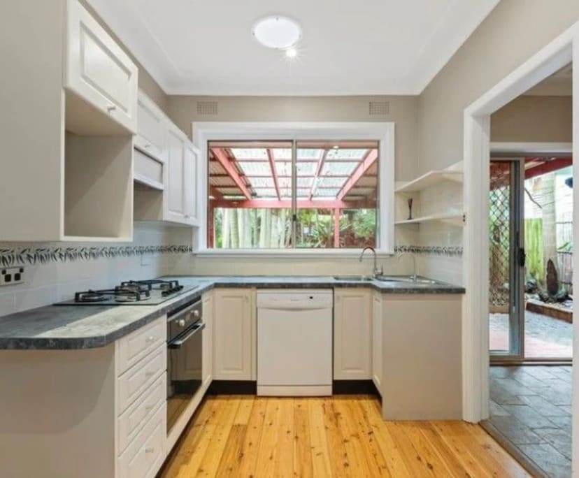 Room for Rent in Freshwater, Sydney 350, Flexible...