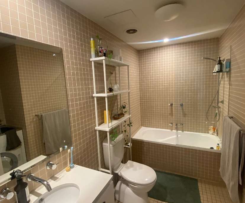 Unfurnished room with own bathroom