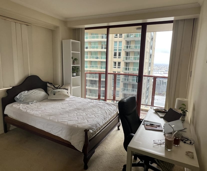 Furnished room in a flatshare