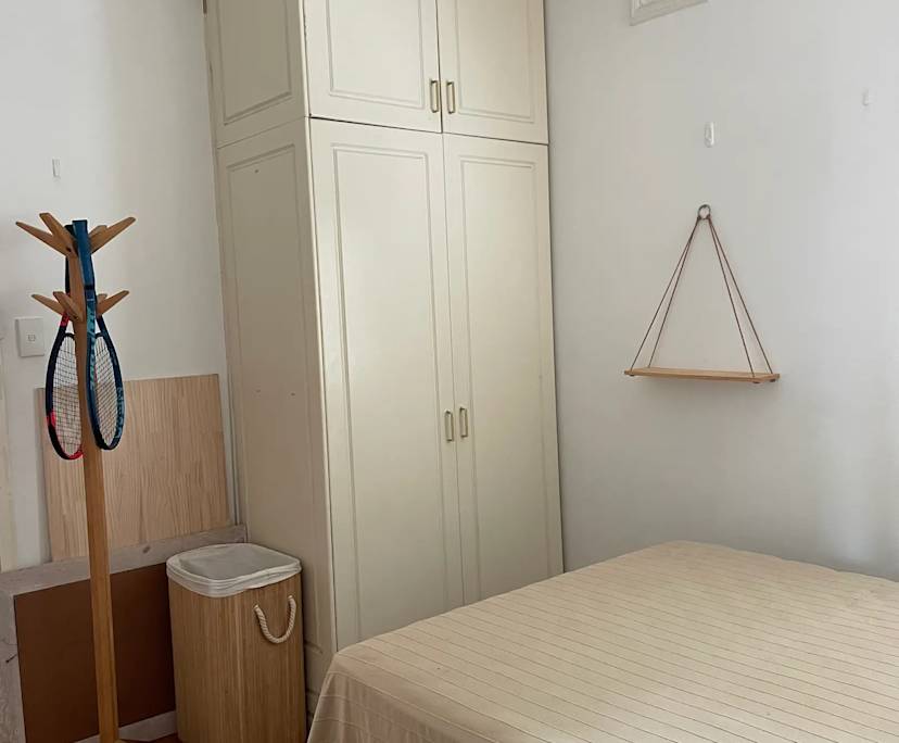 Furnished room in a flatshare