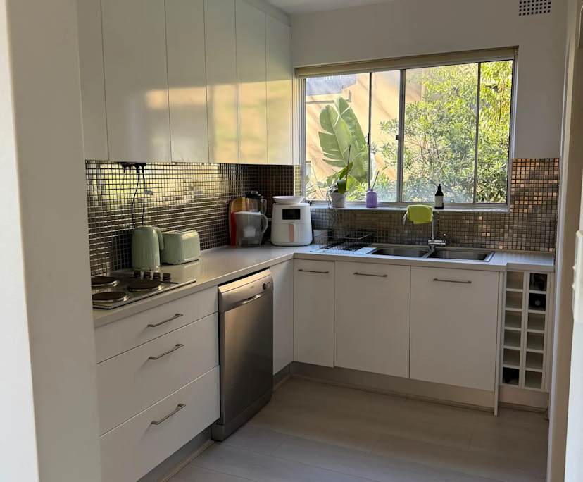 Furnished room in a flatshare