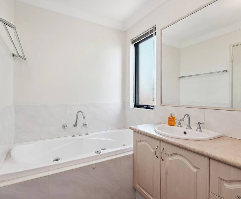 $600-650, Student-accommodation, 3 rooms, Nollamara WA 6051, Nollamara WA 6051