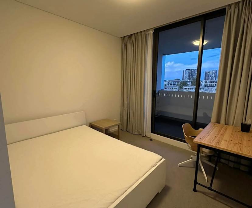 Furnished room with ensuite in a flatshare