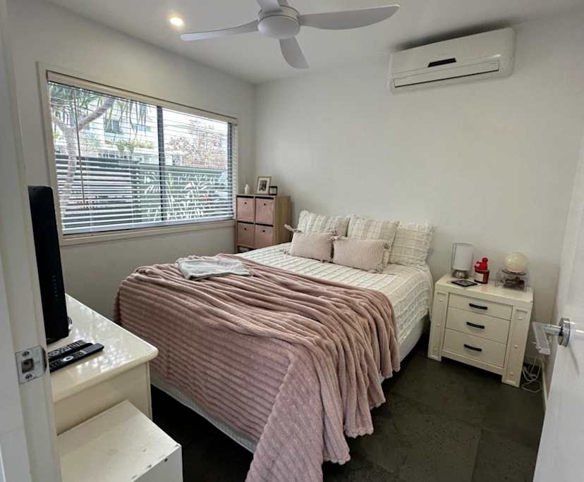 $350, Share-house, 3 bathrooms, Burleigh Heads QLD 4220