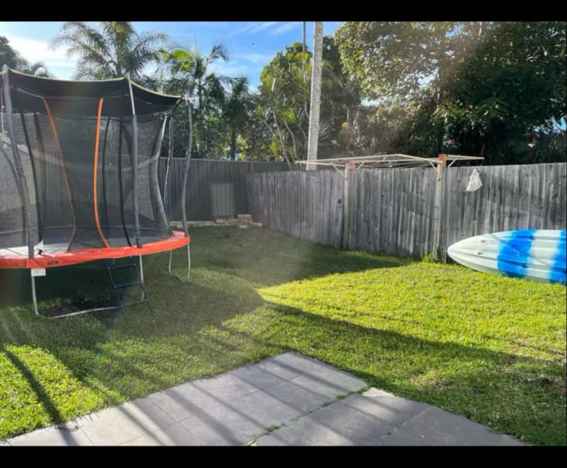 $350, Share-house, 3 bathrooms, Currumbin Waters QLD 4223