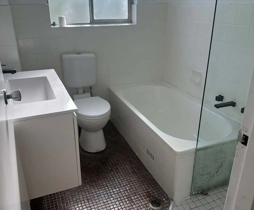 Unfurnished room in a flatshare