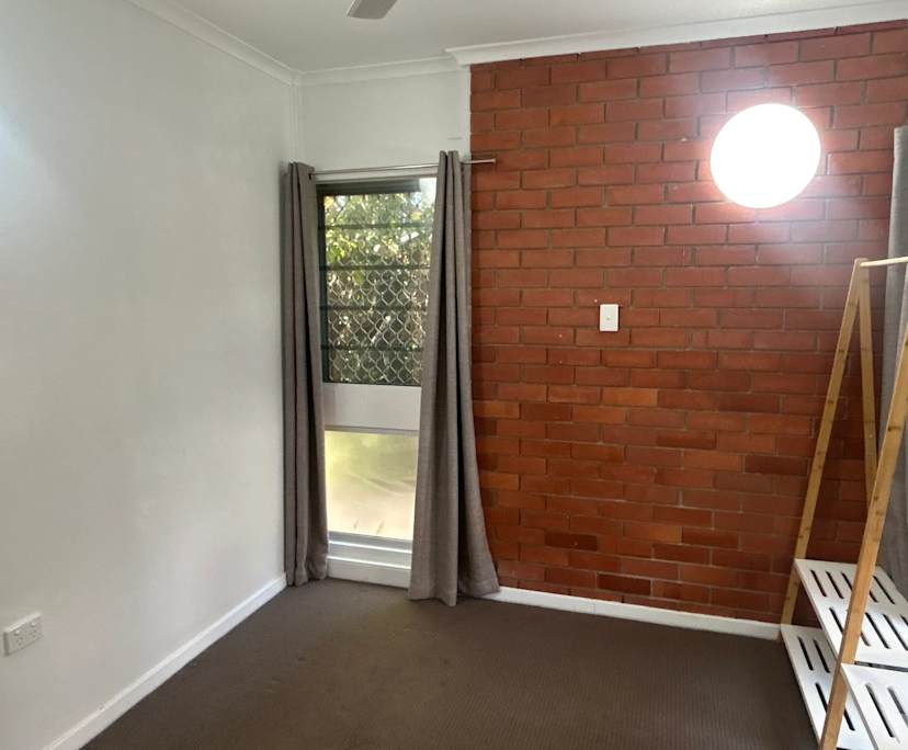 Unfurnished room in a flatshare
