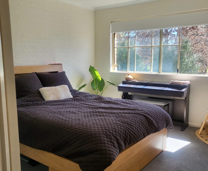 Furnished room in a flatshare