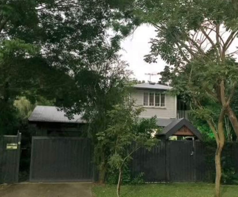 $370, Share-house, 3 bathrooms, Mooroobool QLD 4870