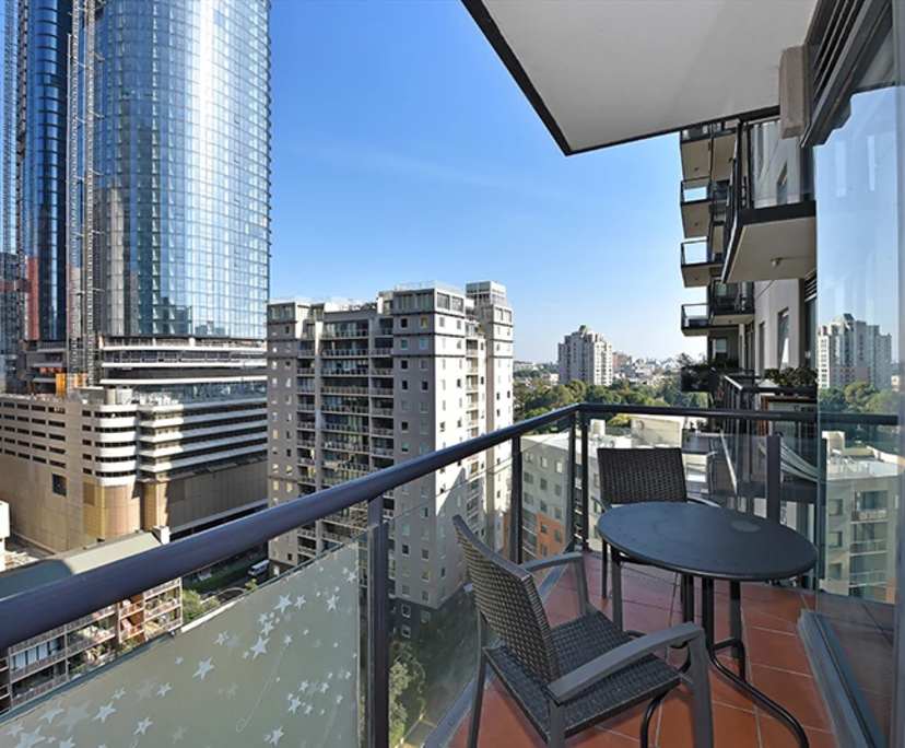 $1,395, Whole-property, 3 bathrooms, Melbourne VIC 3000