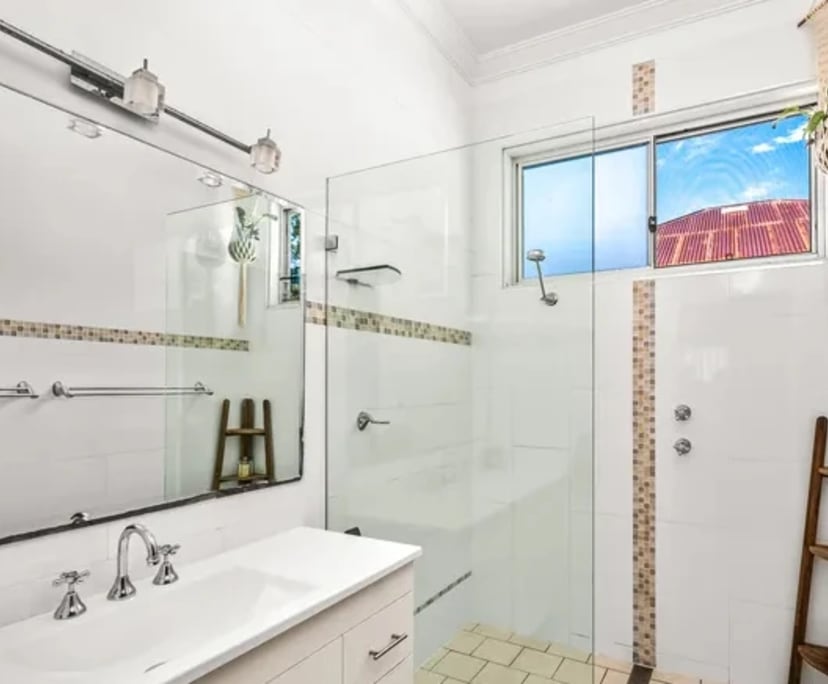 Room in a share house