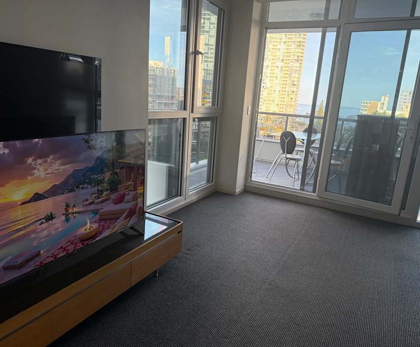 $380, Flatshare, 2 bathrooms, Surfers Paradise QLD 4217