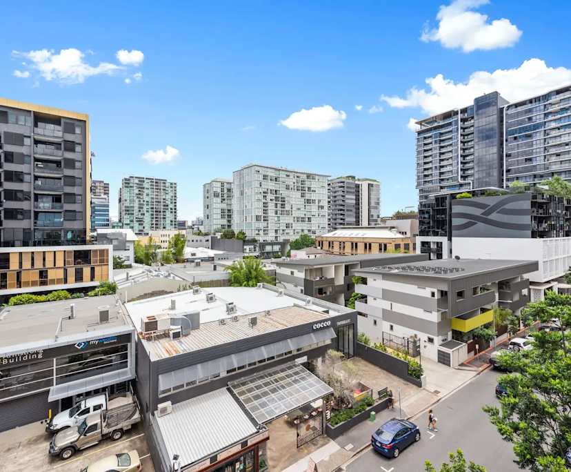 $490, Flatshare, 2 bathrooms, Newstead QLD 4006