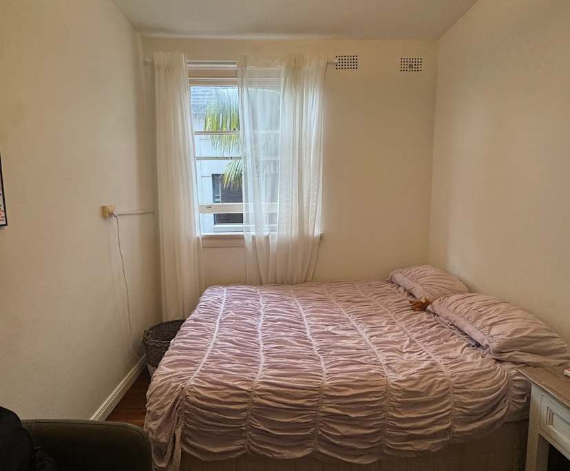 Furnished room in a flatshare