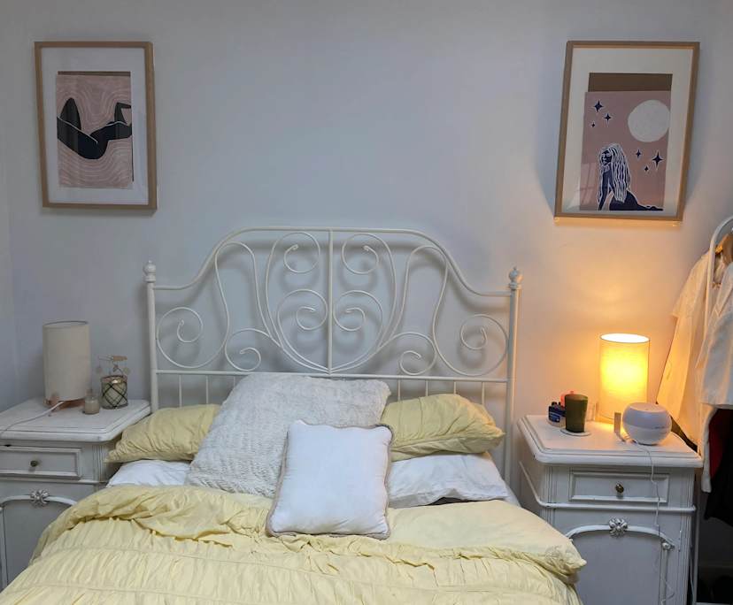 Furnished room in a flatshare