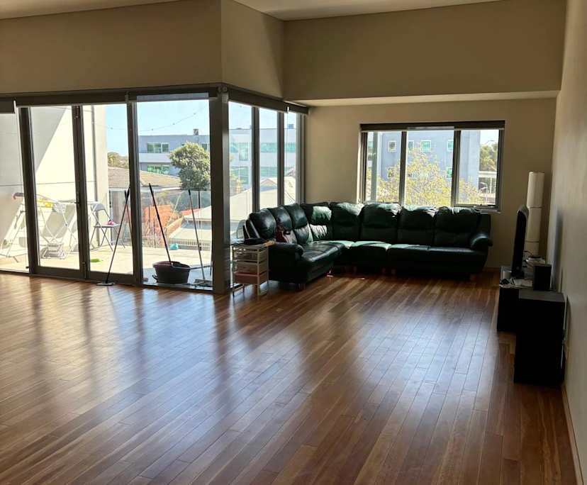 Furnished room with ensuite in a flatshare