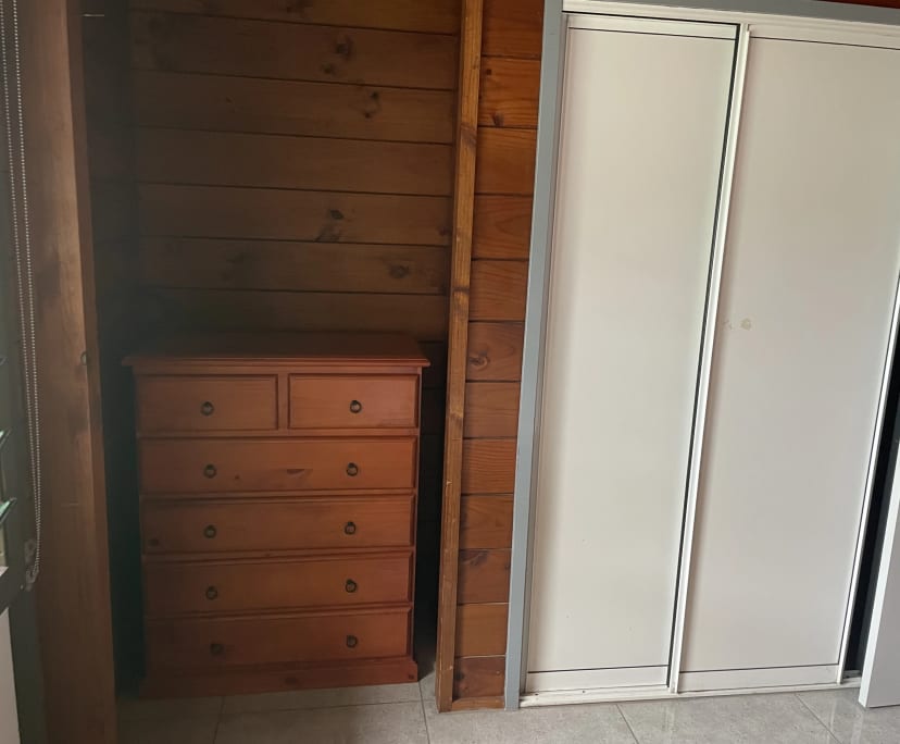Room in a share house