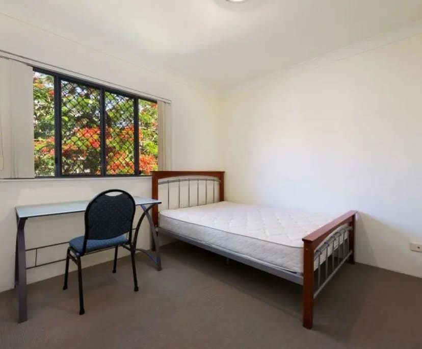 Furnished room in a flatshare