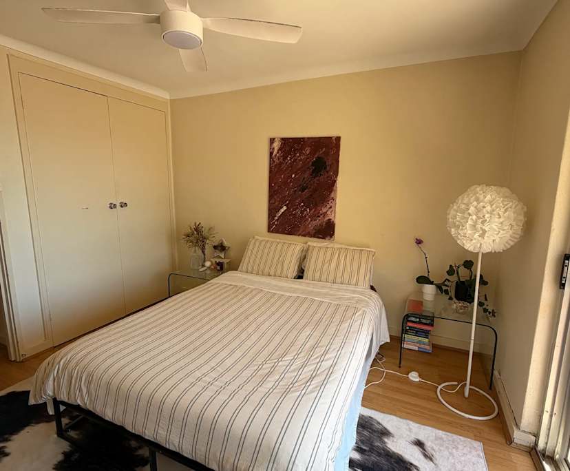 Furnished room in a flatshare