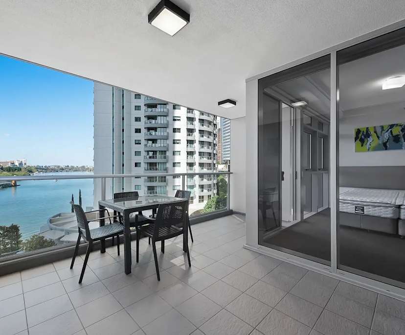 Furnished room with ensuite in a flatshare