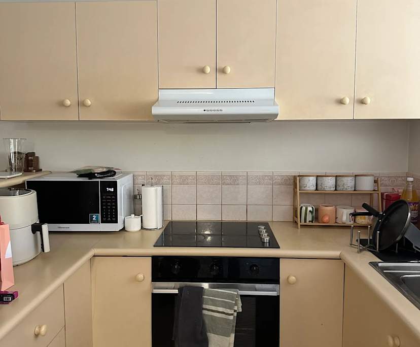 Furnished room in a flatshare