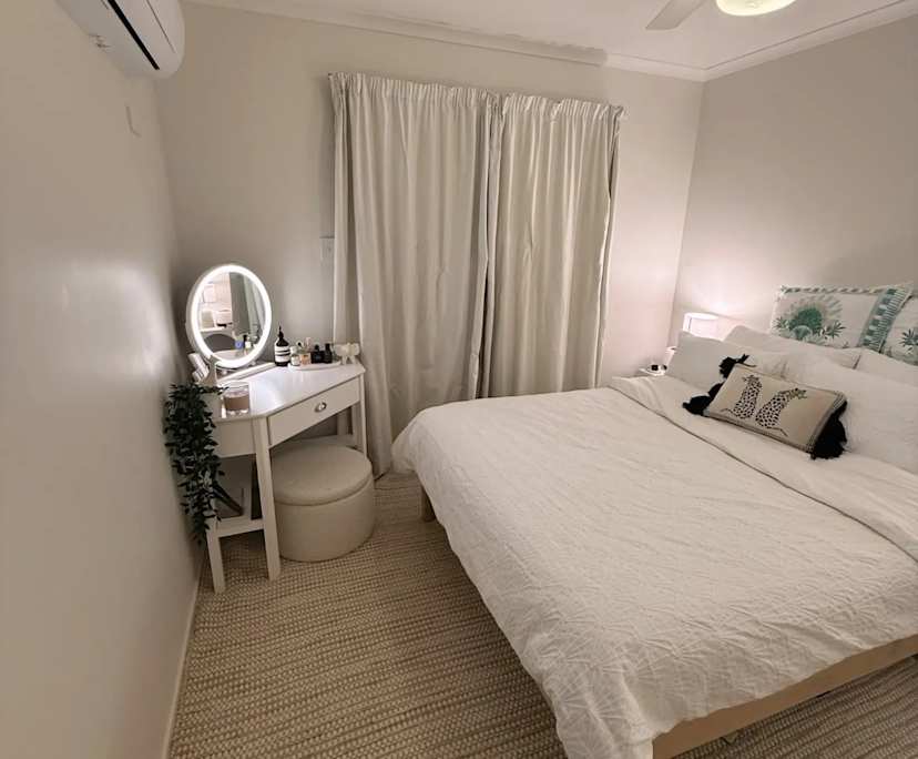Unfurnished room with ensuite in a flatshare