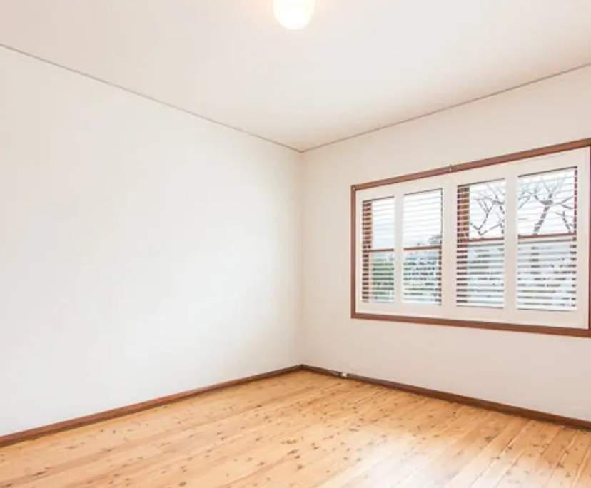 Unfurnished room in a flatshare