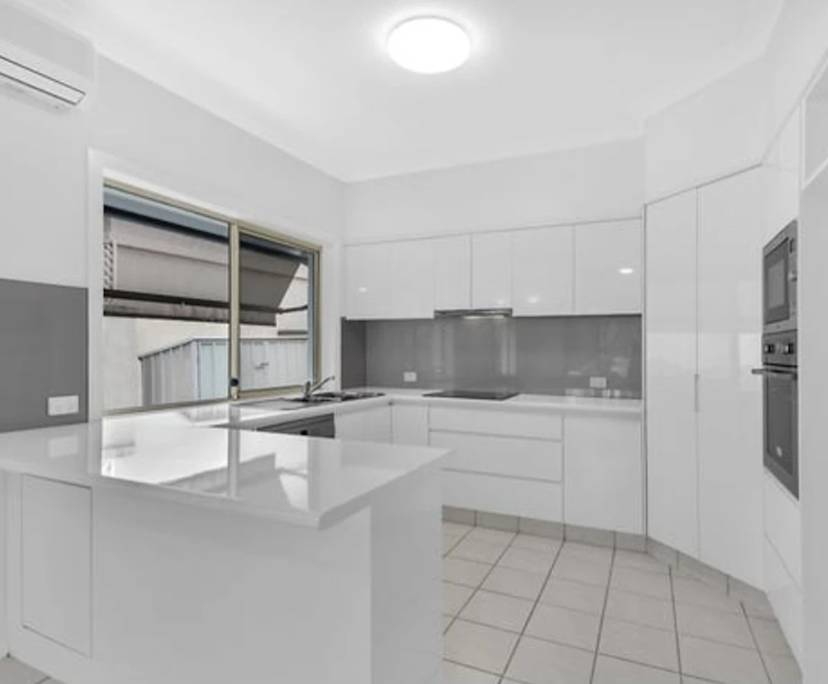 $350, Share-house, 3 bathrooms, Arundel QLD 4214