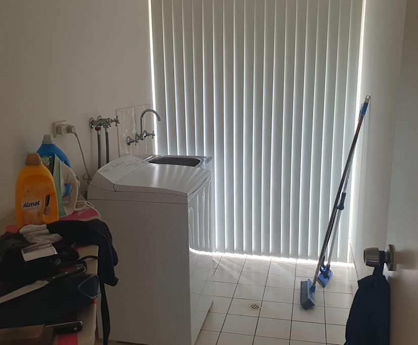 Room in a share house