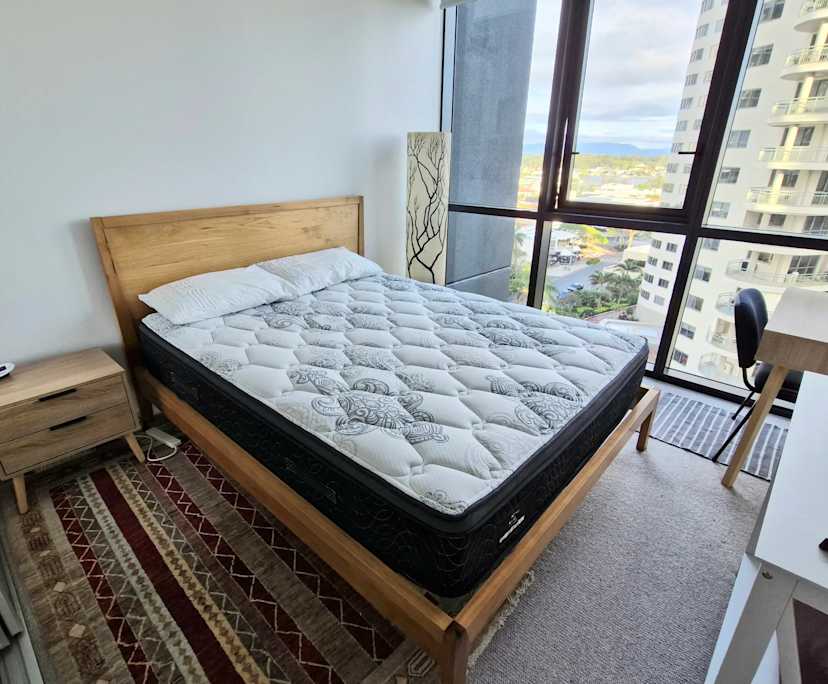 $430, Flatshare, 2 bathrooms, Main Beach QLD 4217