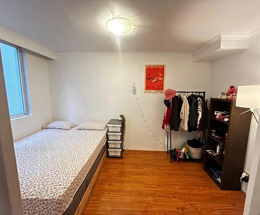 Furnished room in a flatshare