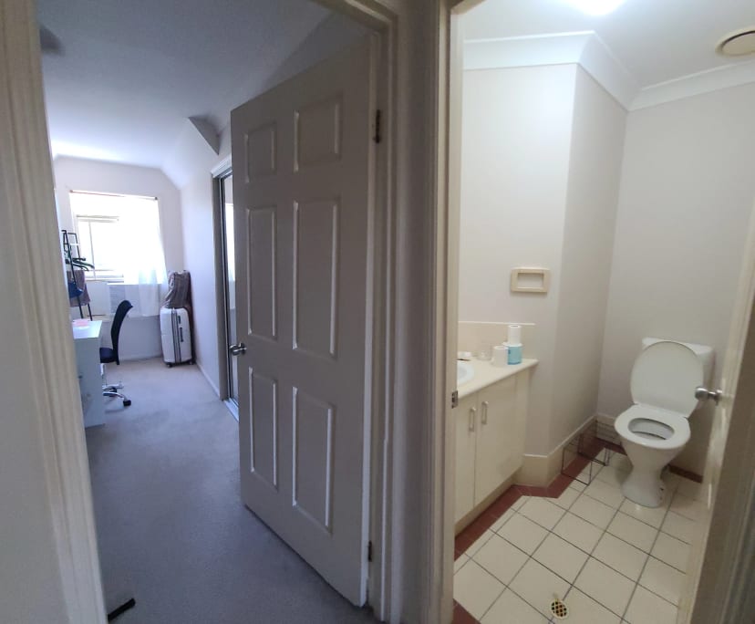 $200, Flatshare, 3 bathrooms, Southport QLD 4215