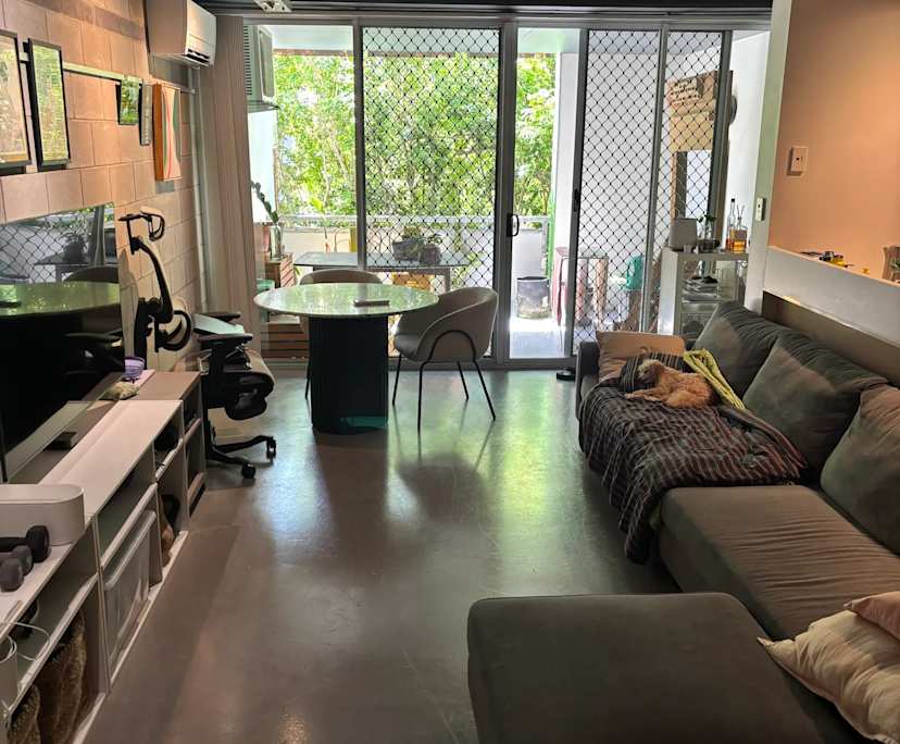 Whole property with 1 room for rent