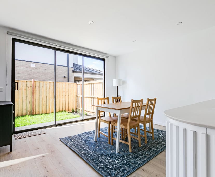 $230, Share-house, 3 bathrooms, Fraser Rise VIC 3336