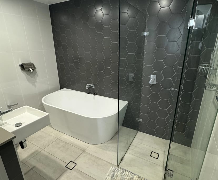 Furnished room with ensuite in a flatshare