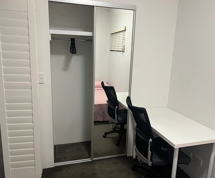 Furnished room in a flatshare