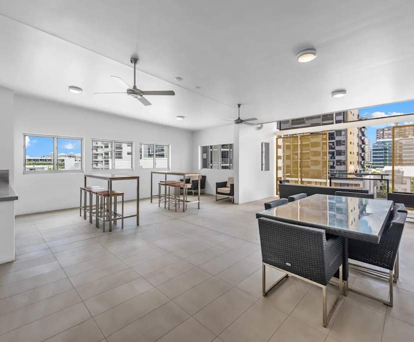 $490, Flatshare, 2 bathrooms, Newstead QLD 4006