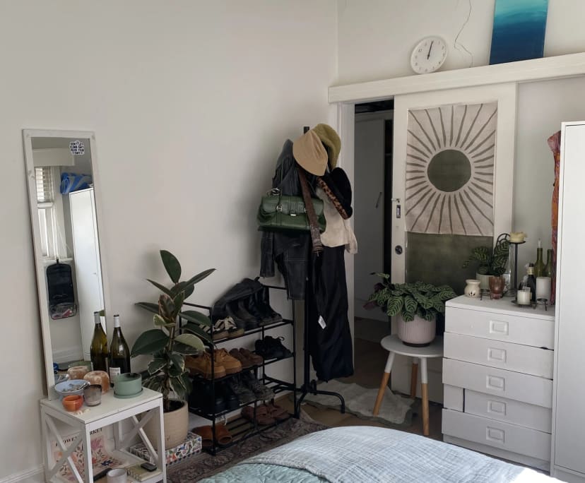 Furnished room in a share house