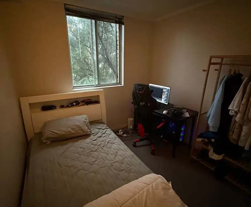 Furnished room in a flatshare